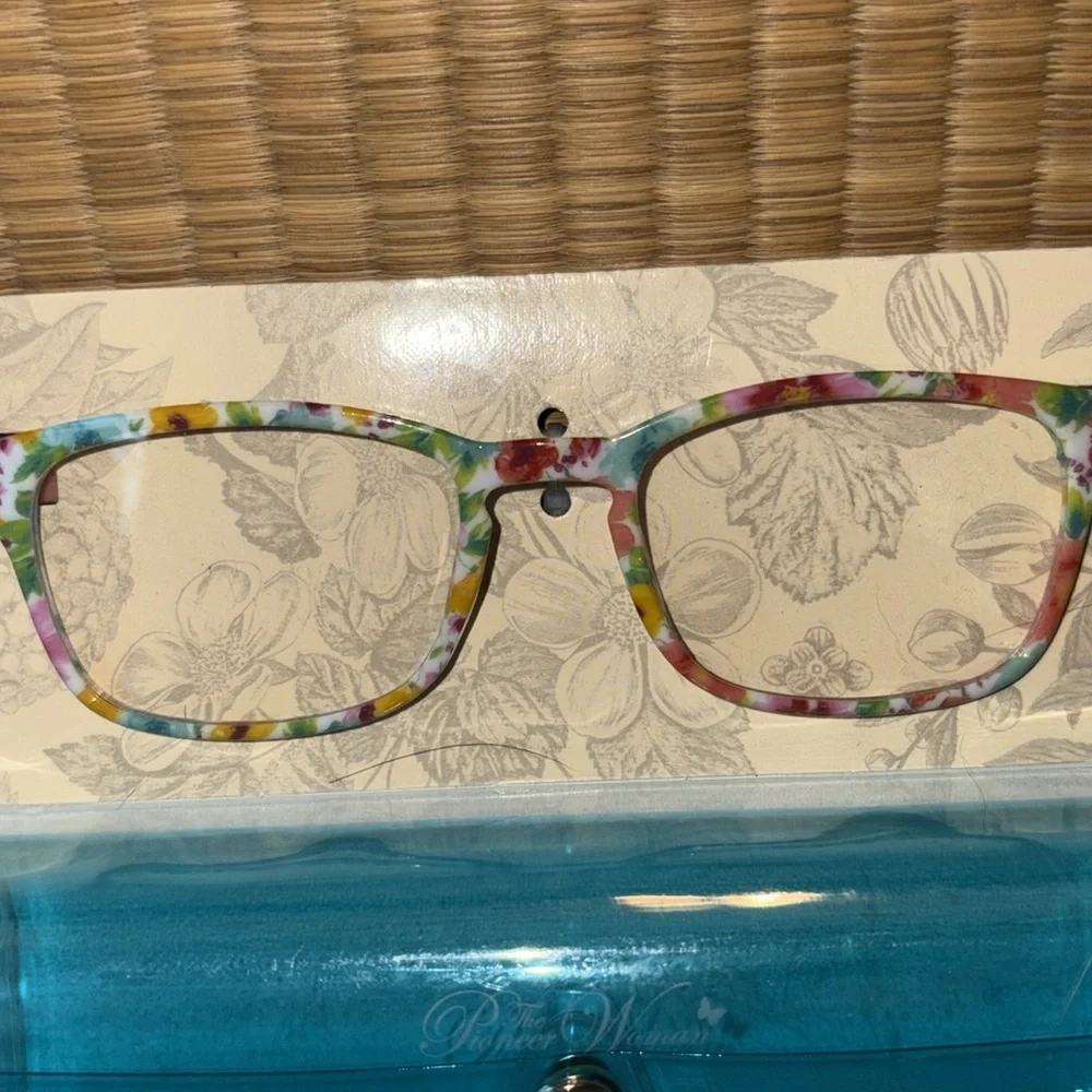 🆕THE POINEER WOMAN: Blue Light Protection Glasses with Floral Frame & Case.
